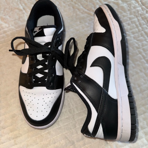 Women’s Nike Dunk Low Retro Shoes - Picture 2 of 6